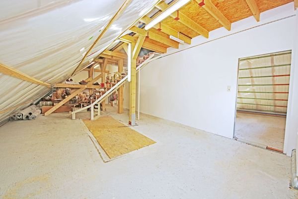 großes Zimmer im DG