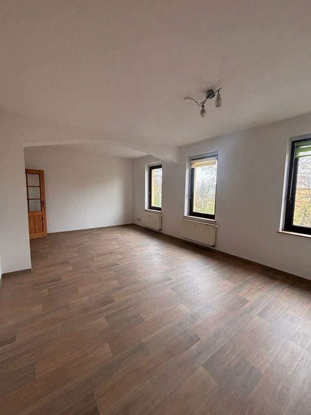 Helle 3-Raum-Wohnung (72 m²) in modernisiertem Mehrfamilienhaus - Photo 2