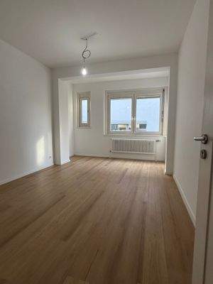 Bahnhofstr. Zimmer 1.jpg