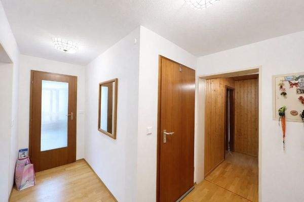 Heller, freundlicher Eingangsbereich DG