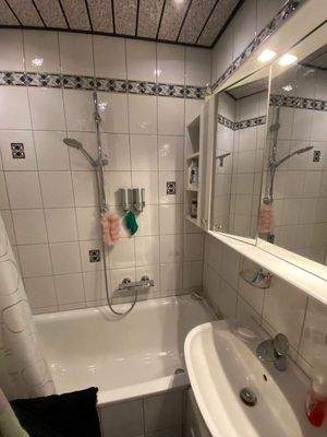 innenliegendes Bad mit Wanne (2).jpg