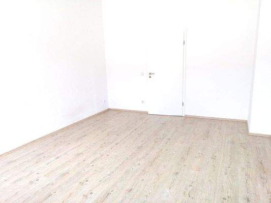 Wohnzimmer mit Laminat