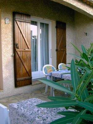 2 Terrasse und Garten