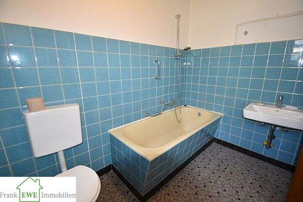 Bad EG, Einfamilienhaus mit Garage zum Kauf in Düsseldorf Urdenbach, Frank Ewe Immobilienmakler Düsseldorf Hassels