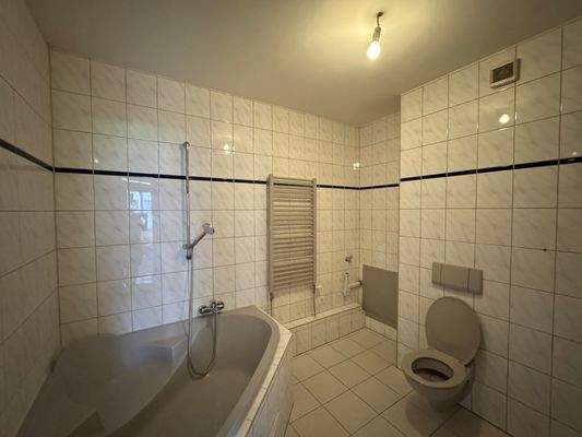Badezimmer 1.jpeg