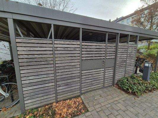 überdachter Müllplatz