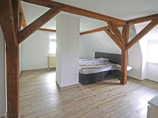 Großzügiges Schlafzimmer