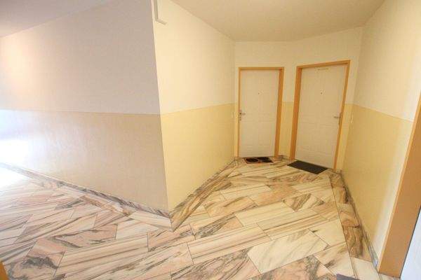 Traumhafte, neuwertige 3 Zi Gartenwohnung mit 400m² Eigengarten in Waidmannsdorf mit Tiefgarage