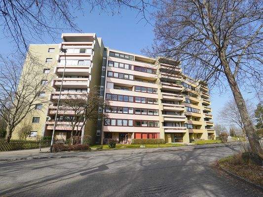 Gebäudeansicht mit Hauszugang