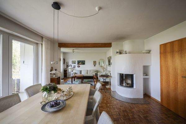 Wohn- und Esszimmer mit Kamin