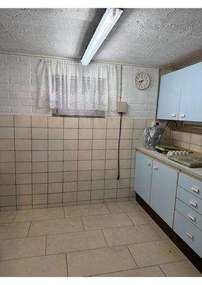 Waschküche mit Dusche im Keller