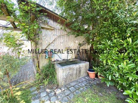 Außenansicht/ Brunnen