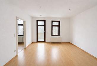 heller Wohn- und Essbereich