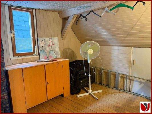 Mehrzweck-Raum im DG