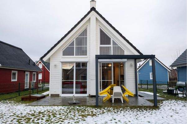 Außenansicht mit Terrasse