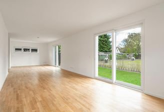 Terrasse und Privatgarten