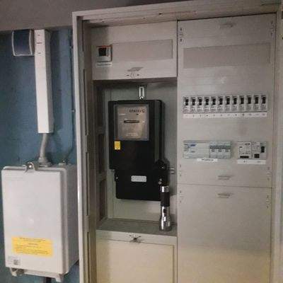 Treppe runter mit Blick auf die Elektroverteilung