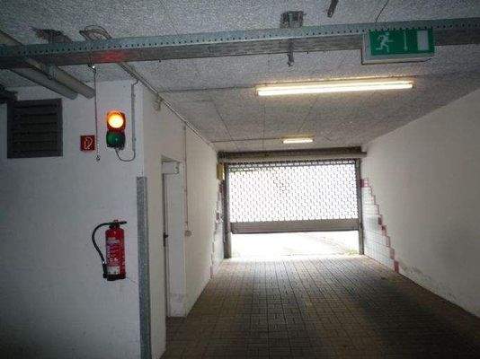 Tiefgarageneinfahrt