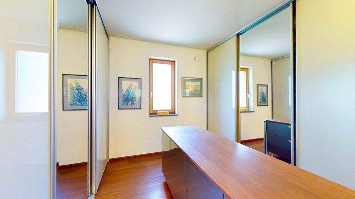 Ankleidezimmer (Eltern)