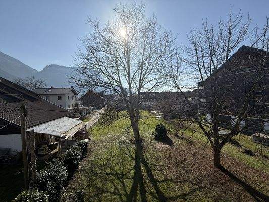 Balkon mit Blick auf Garten 