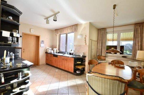 Küche mit Essgelegenheit im EG