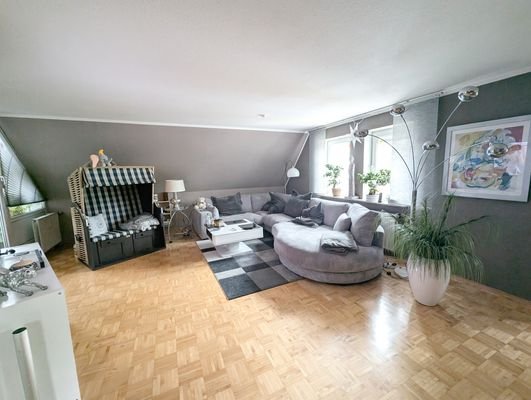 Wohnung DG Wohnbereich.jpg