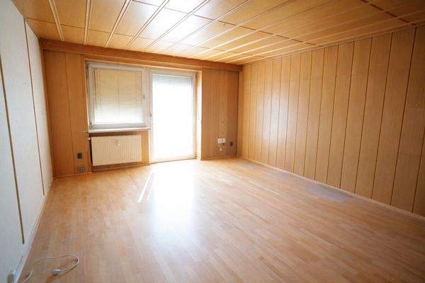 Wohnzimmer mit Balkon