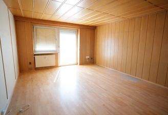 Wohnzimmer mit Balkon