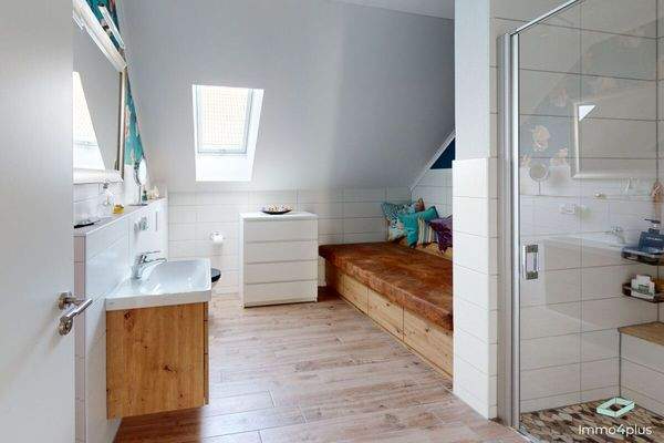 Elternbadezimmer mit Chill-Lounge