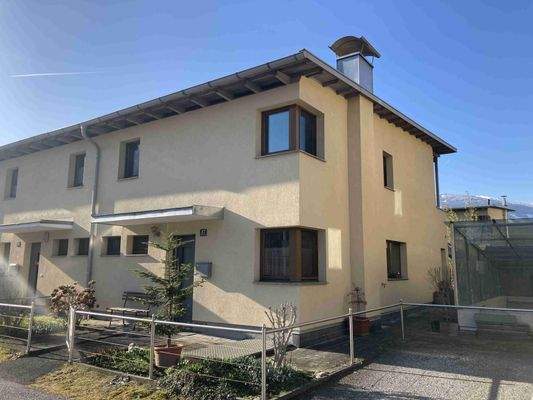 Ostansicht mit Haustüre