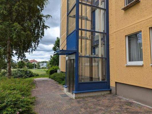 Aufzug im Hinterhaus