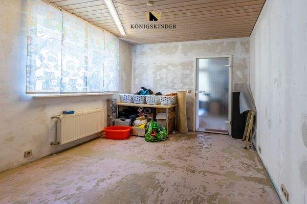 Ankleide- oder Kinderzimmer 3 u. Durchgang zum Schlafzimmer (EG)