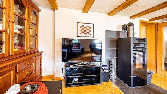 Wohn-/Essbereich mit Ofen