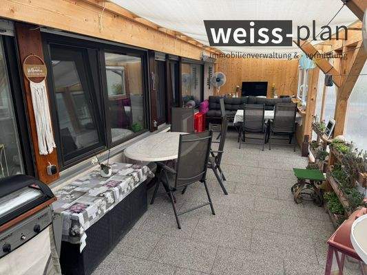 Terrasse mit Anbau