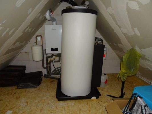 Heizungsanlage auf dem Spitzboden.jpg