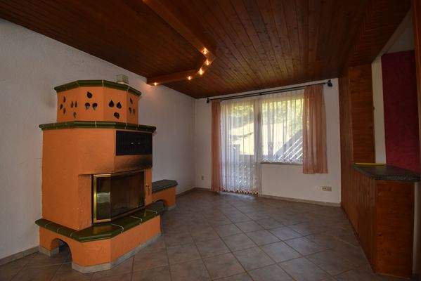 32 Wohnzimmer Zugang Terrasse.JPG