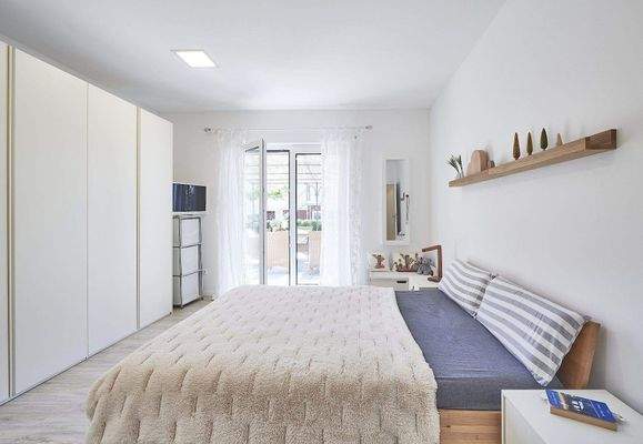 vom Schlafzimmer direkt in den Garten