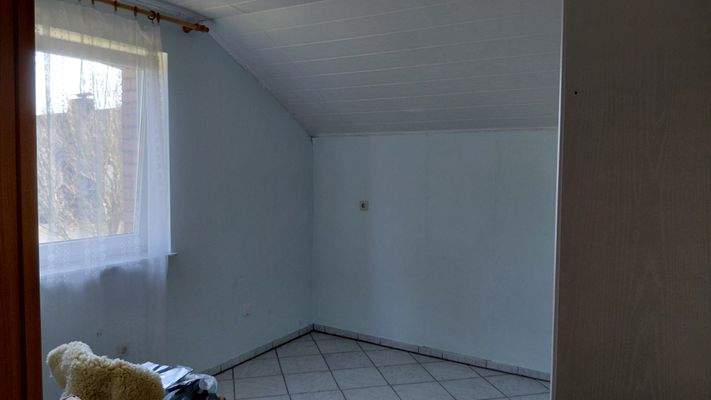 Zusätzlicher Raum mit Anschlüssen für Küche, nutzbar als Kinderzimmer oder Büro