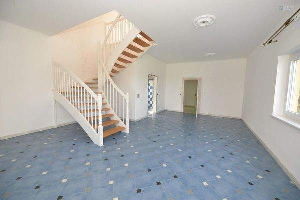 Wohnzimmer mit Küchenanschlüssen