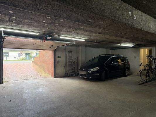 Tiefgarageneinfahrt