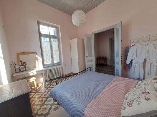 Kreta, Kalyves: Elegante neoklassizistische Villa am Meer zu verkaufen