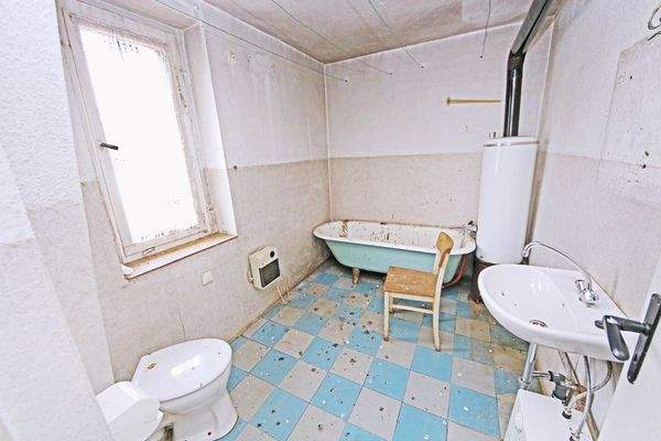 Bad im OG (Einliegerwohnung im Klinkerbau)