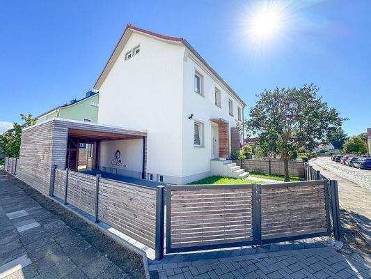 Die 2023 sanierte DHH mit Carport in Stralsund