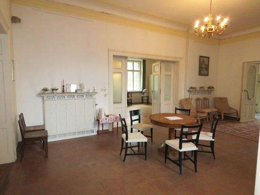 Empfangshalle mit Zugang in den Salon 