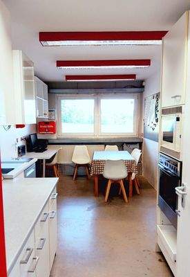 Personalraum mit Küchenzeile