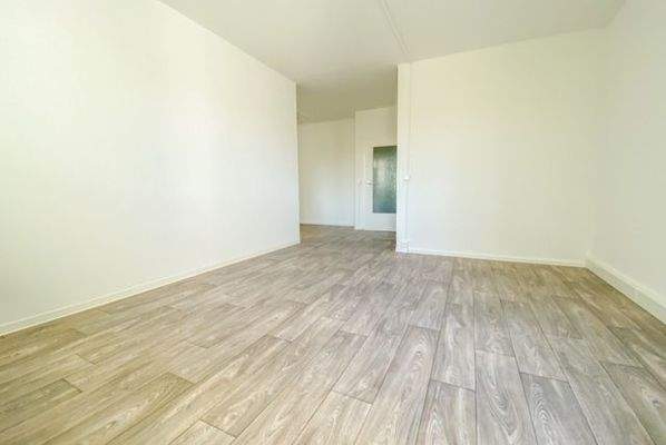 Muster Wohnzimmer_Blick zur Tür