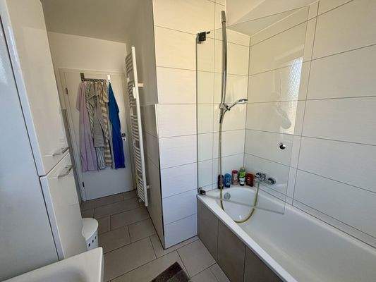 Wannenbad mit Fenster