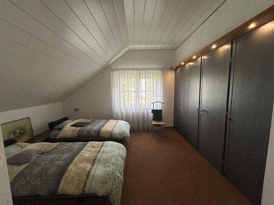 Schlafzimmer mit Einbauschränken