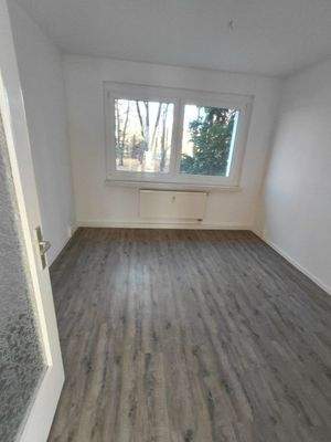 Leeres Zimmer mit Fenster