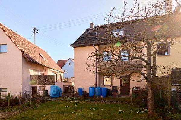 Blick auf das Haus von hinten 